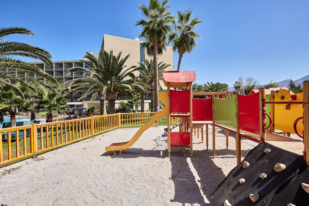 Sirens Beach Hotel 68/77