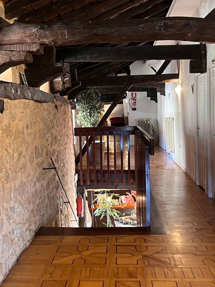 POSADA SANTA MARIA LA REAL 9/75
