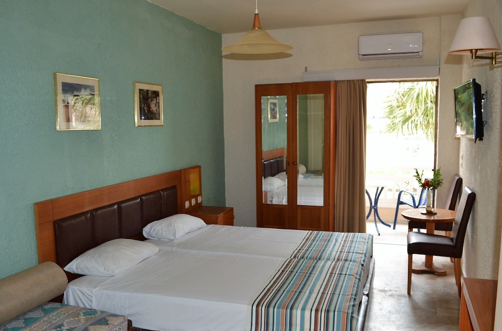 Sunset Beach Hotel 13/50