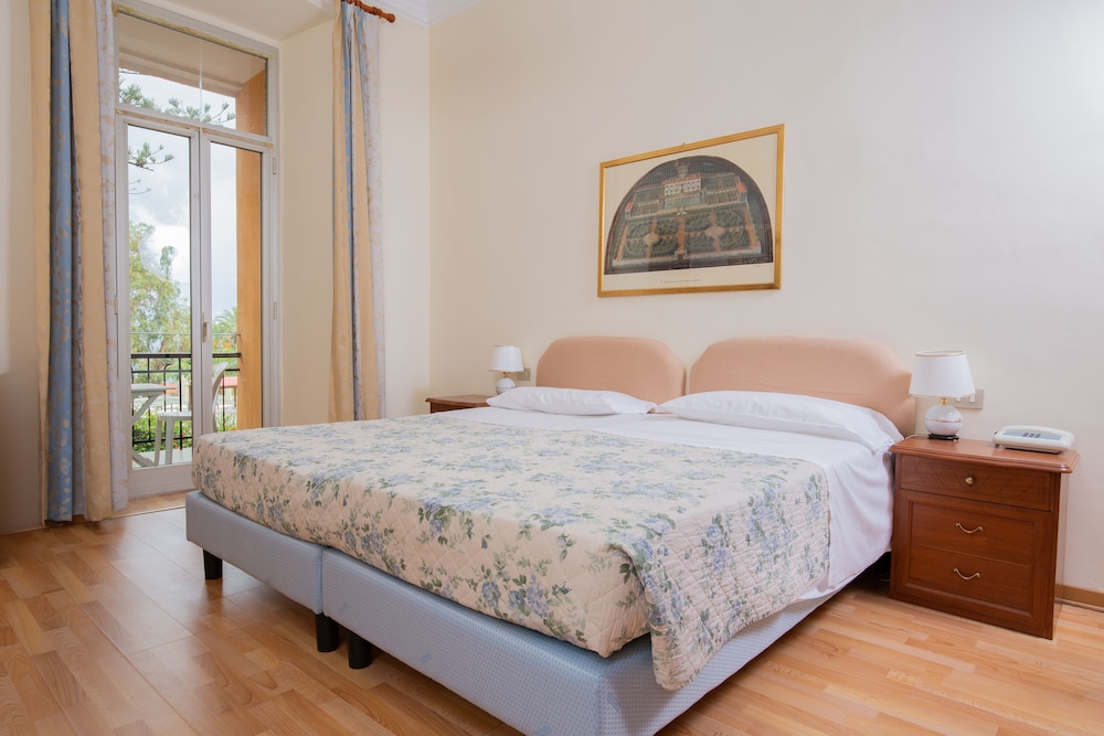 ROOM, QUADRUPLE, SEA VIEW, BALCONY