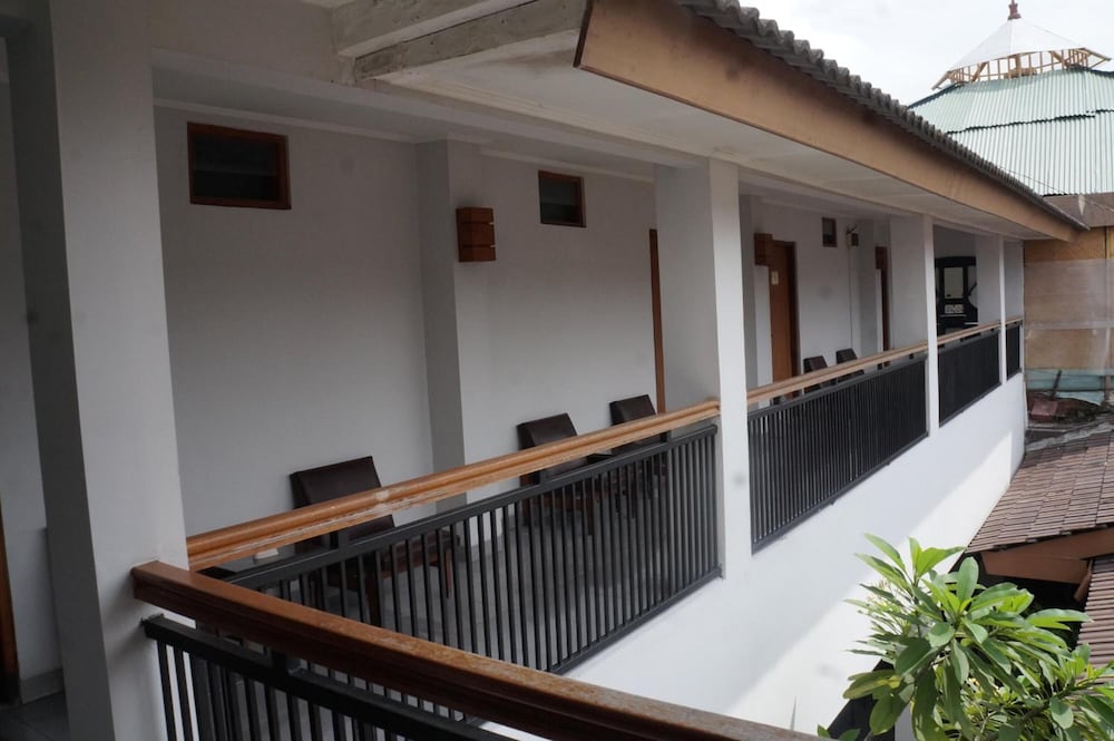 Hotel Kirana 11/54
