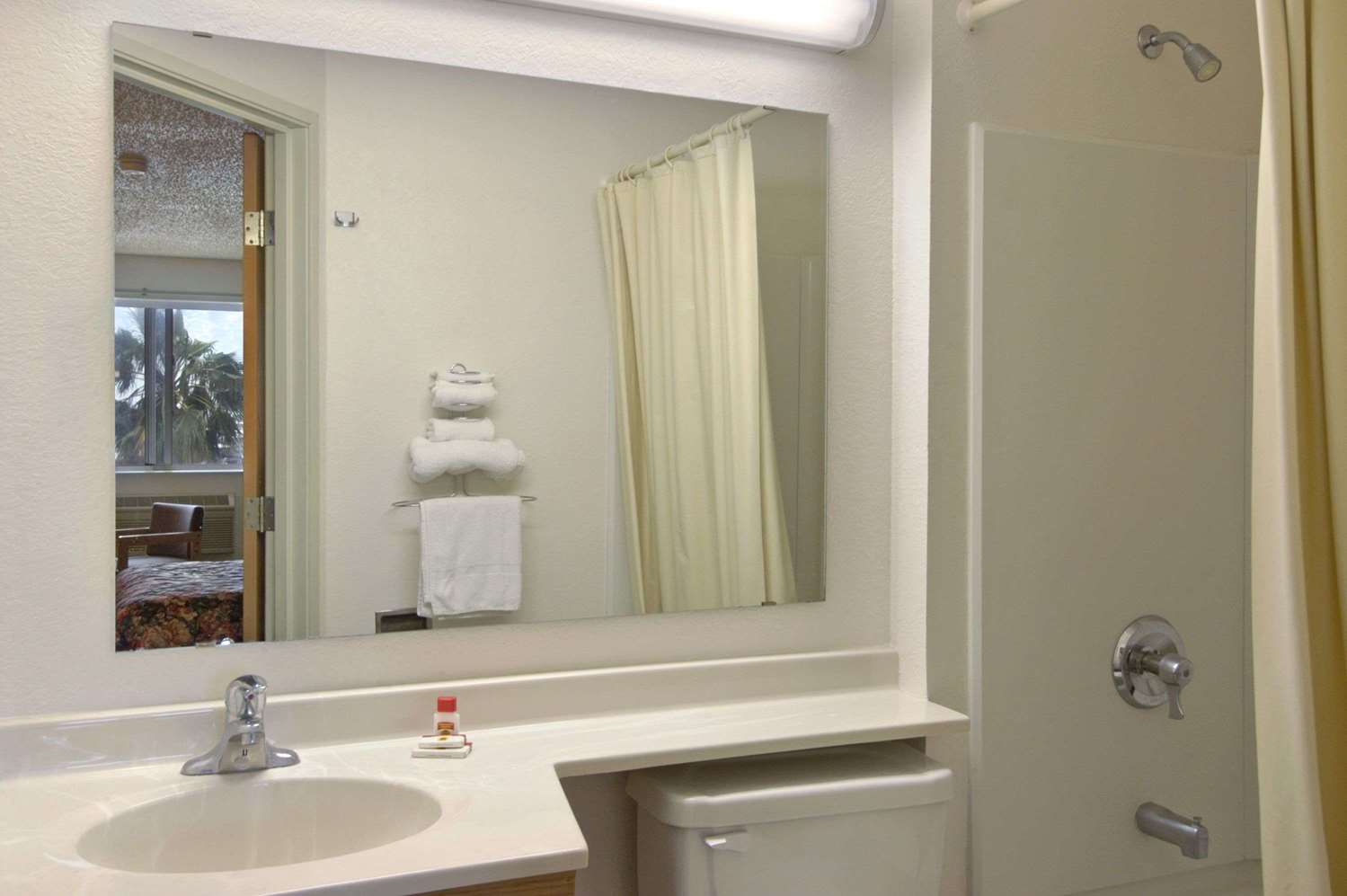 Hotel Aransas Pass, TX 4/4