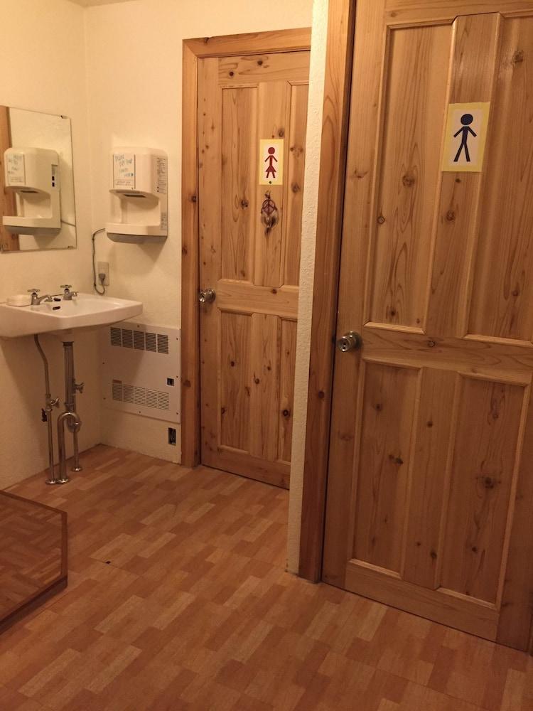 Alpine Lodge - Hostel 7/12