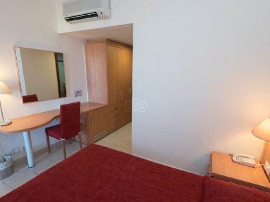 Bungalow, Shared Pool