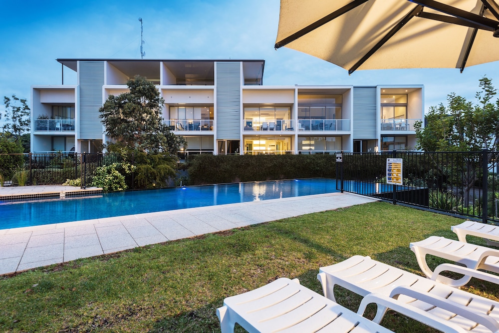 COAST RESORT MERIMBULA 1/43