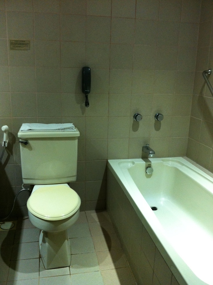 Kingwood Inn Kuching 27/28