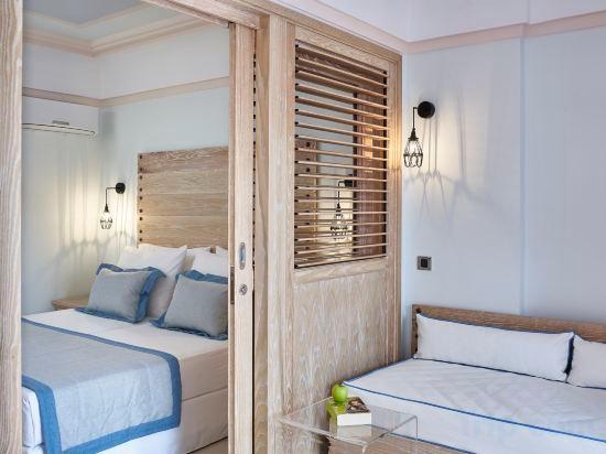 Family Suite, Shared Pool
