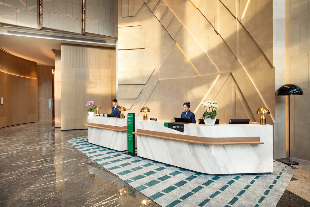 Holiday Inn Shanghai Nanjing Road 6/75