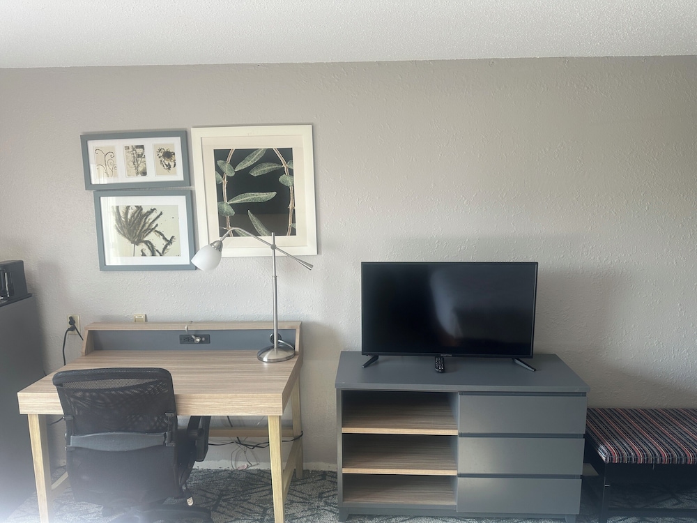 Country Inn & Suites by Radisson, Bloomington-Normal West, IL 48/56
