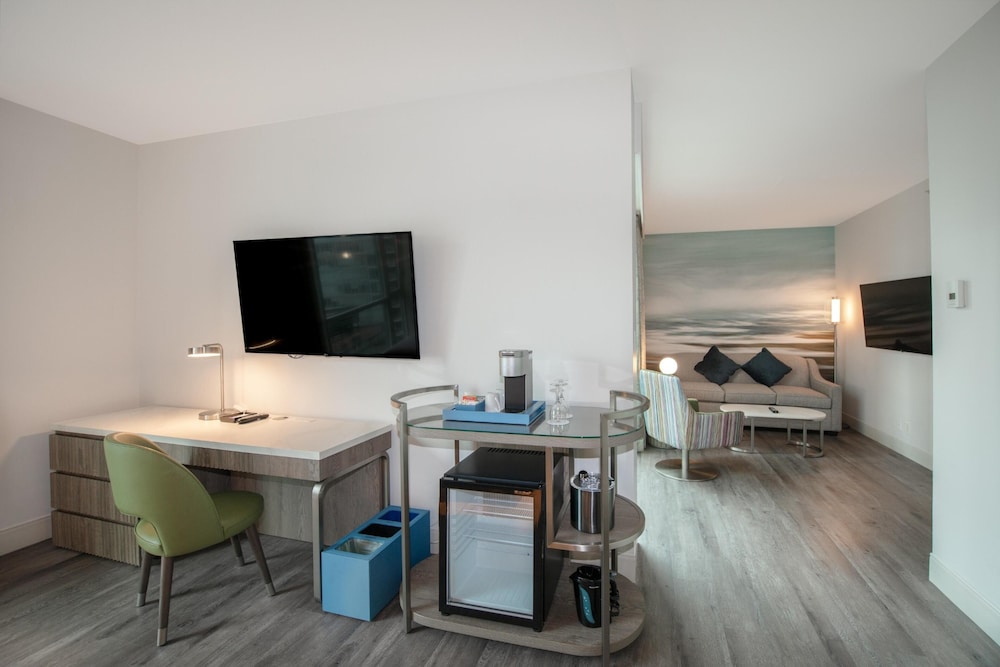 Coast Coal Harbour Hotel 58/64