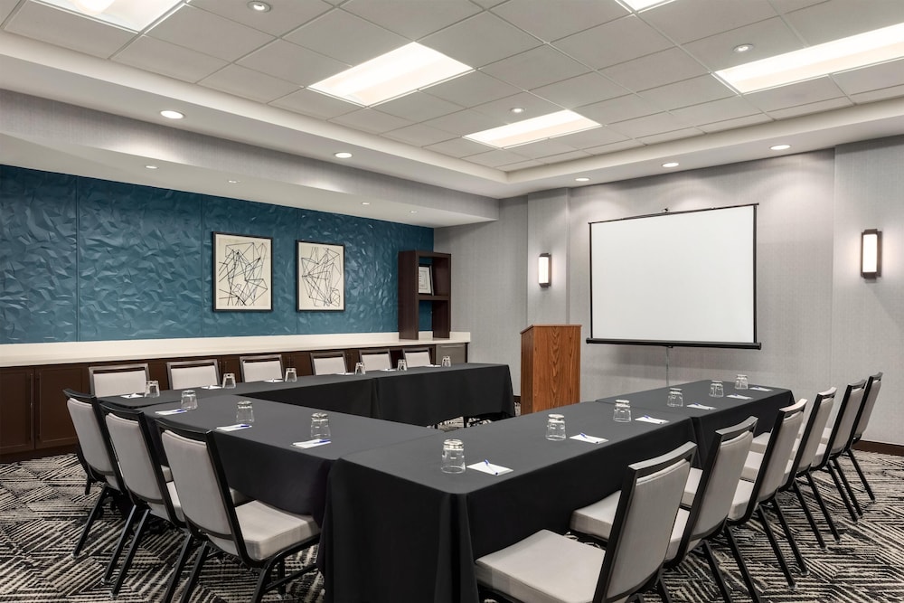 Hyatt Place Bloomington 54/64