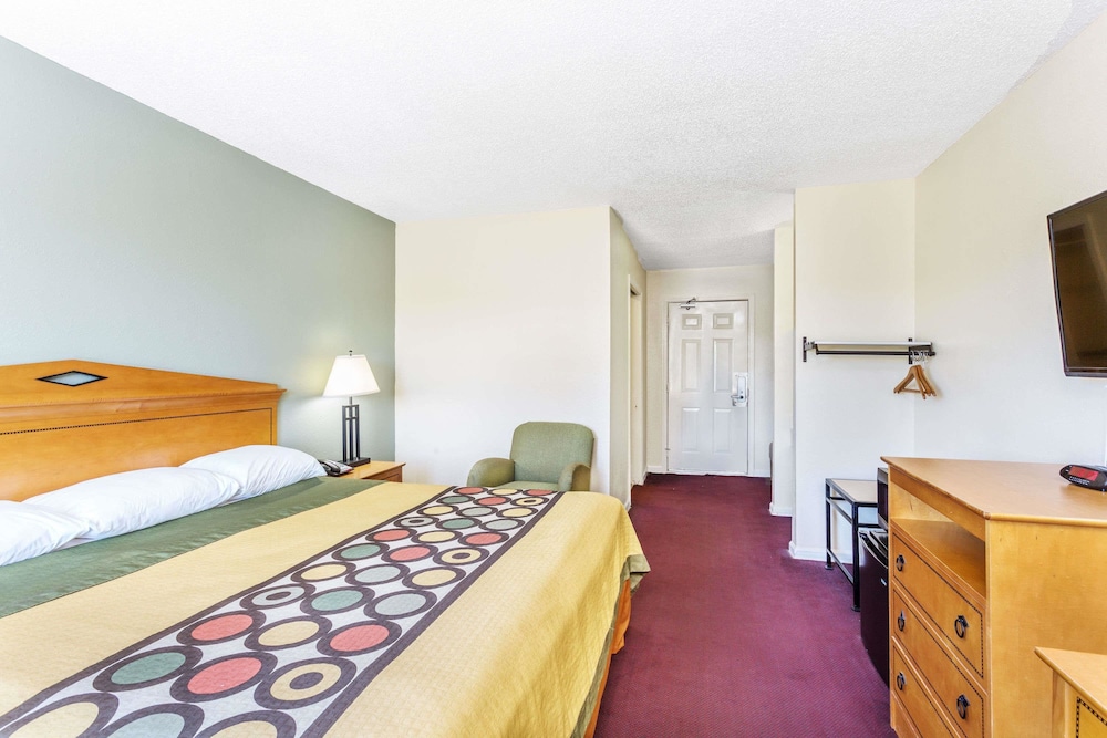 Super 8 By Wyndham Manning 10/23