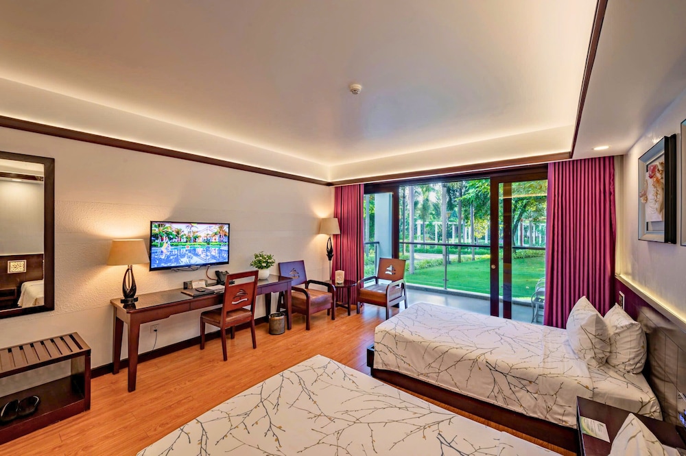 Carmelina Beach Resort 51/78