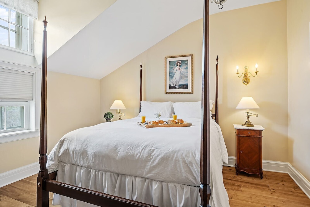 The Rochester Inn, A Historic Hotel 22/70