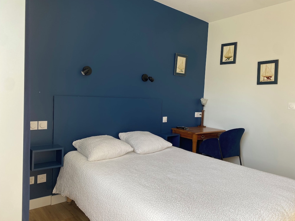 HOSTELLERIE DU CLOS PITE 13/56