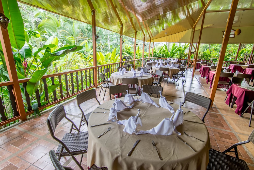 Ara Ambigua Lodge 33/50