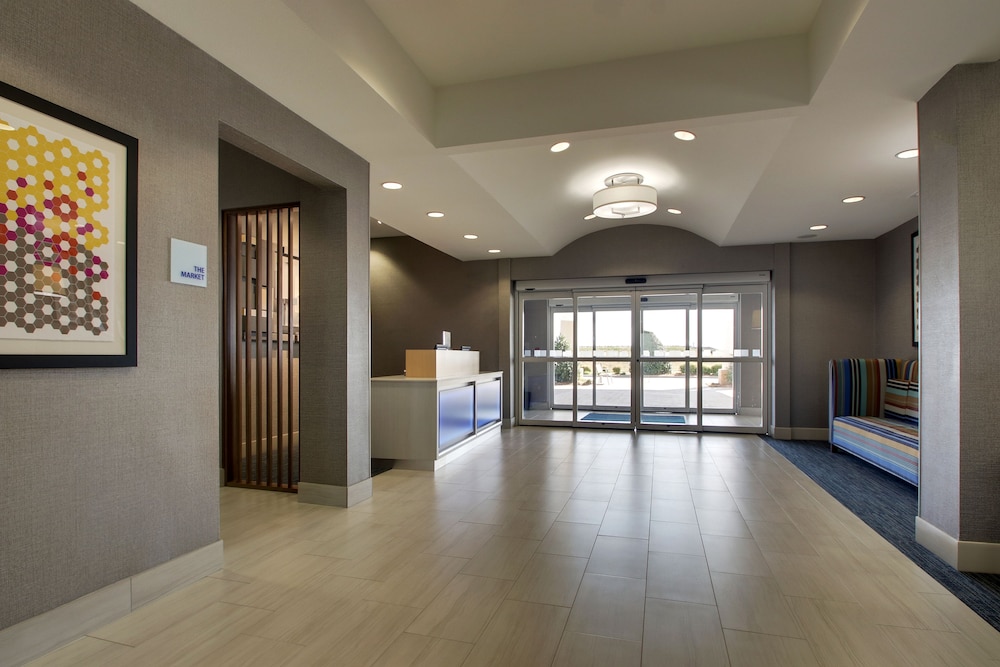 Holiday Inn Express Hotel & Suites Vernon College Area (HWY 287) 41/48