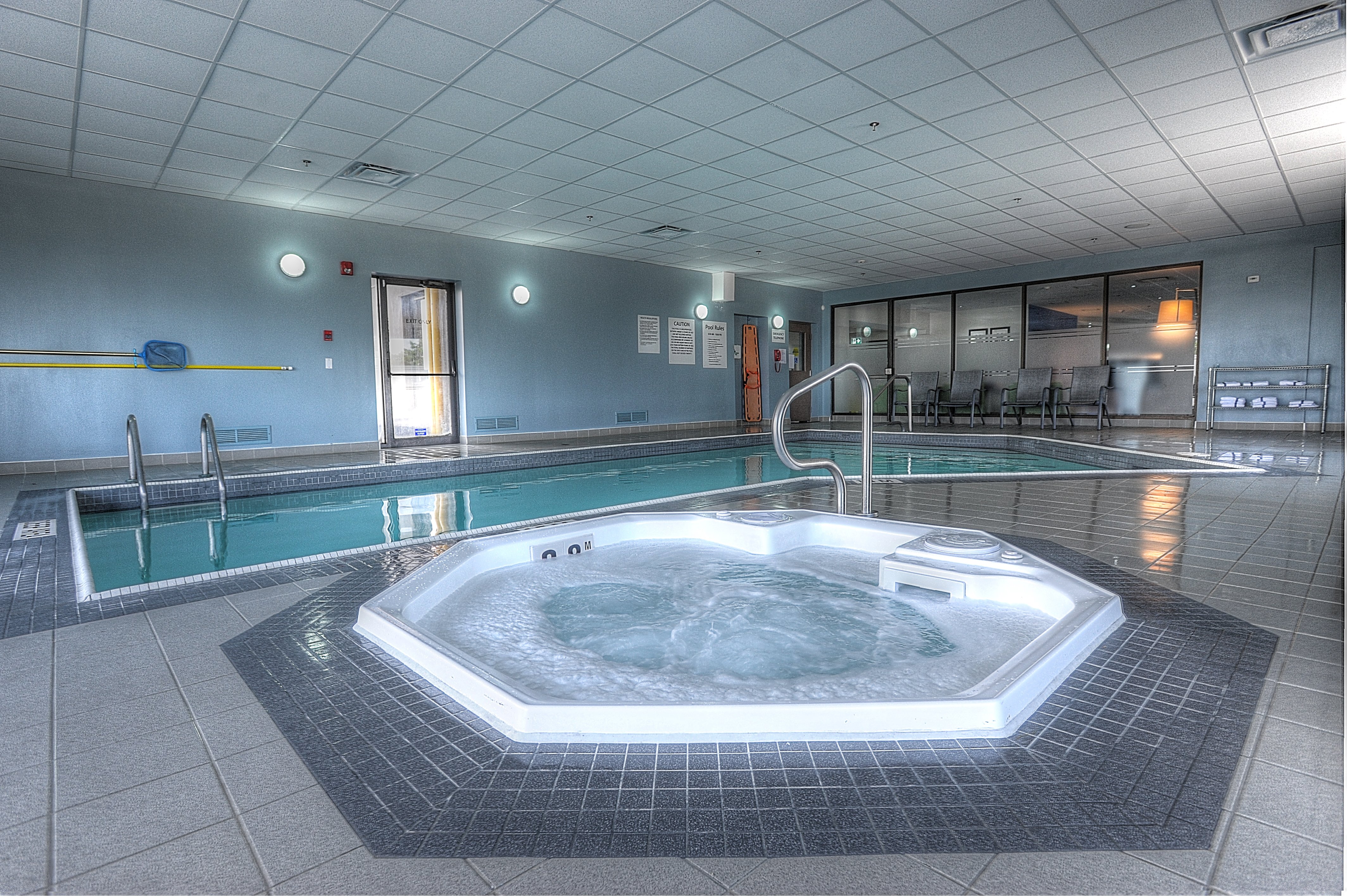 Holiday Inn Express Suites Toronto Airport West 33/55