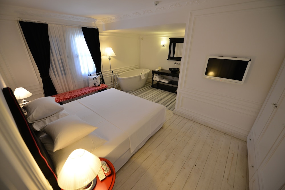 Vintage Hotel 10/50