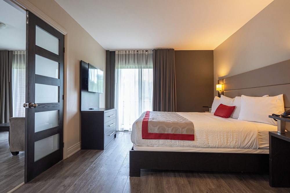 STUDIO, SUITE, KING BED, WATER FRONT