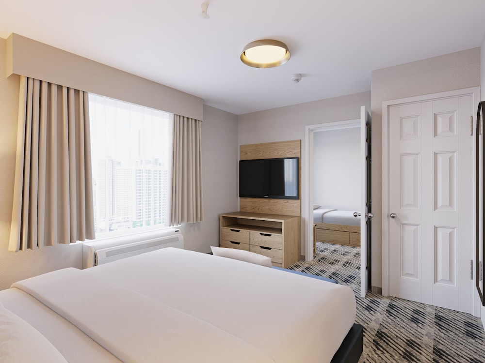 Signature, Multiple Bedrooms, Suite, 2 Queen Beds, Sofa, Kitchen