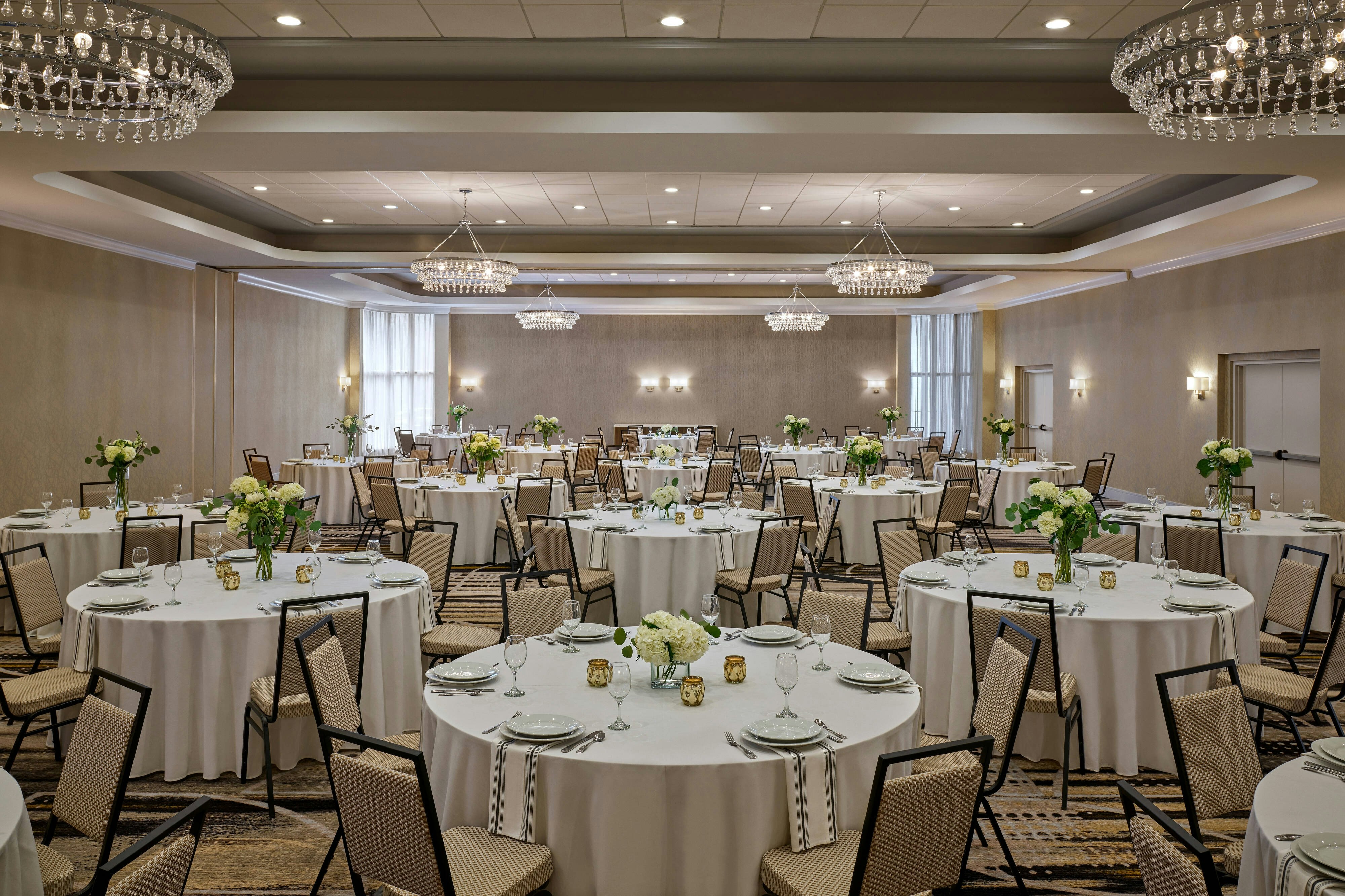 Delta Hotels by Marriott Chicago Willowbrook 19/35