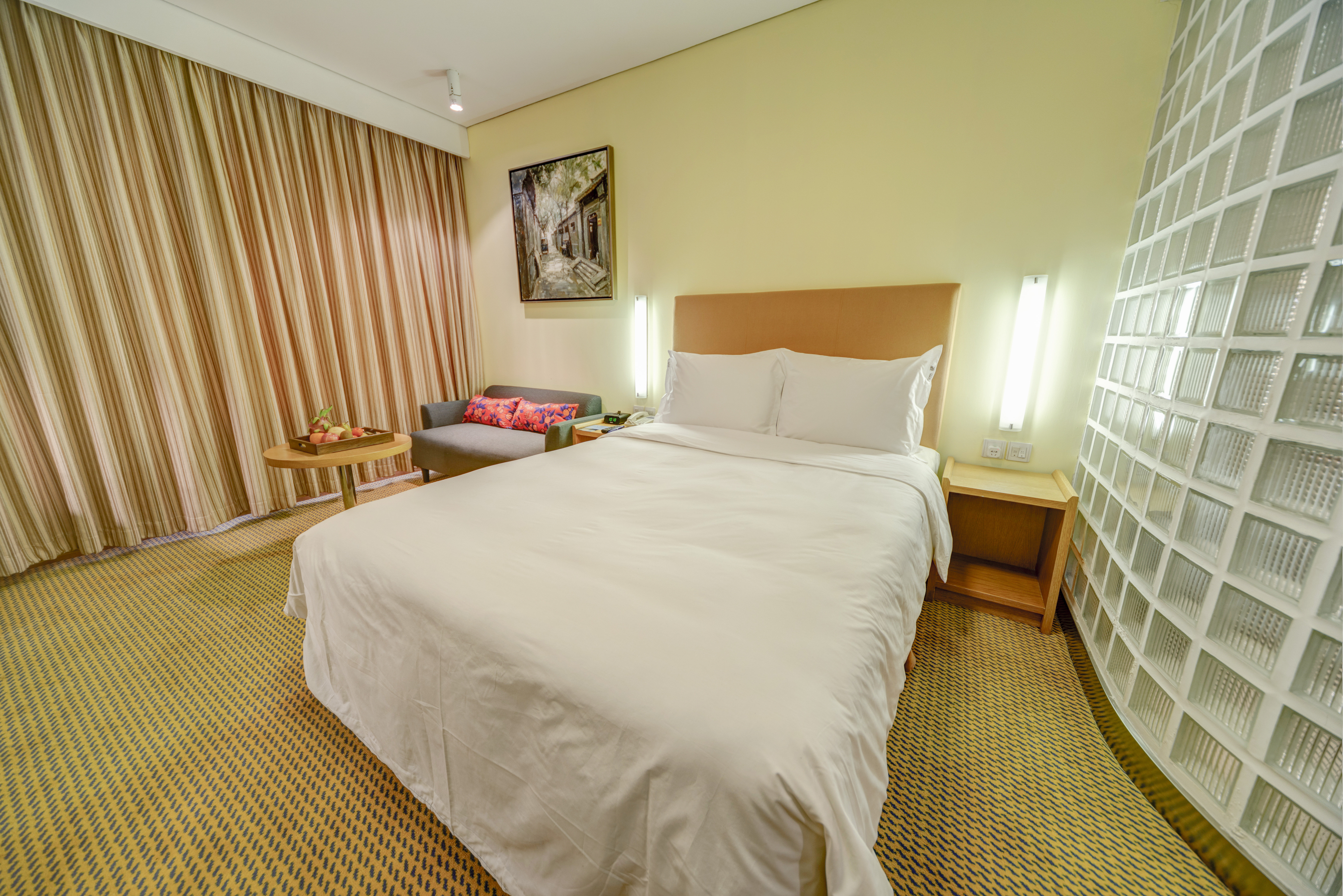 Standard, Queen Bed
