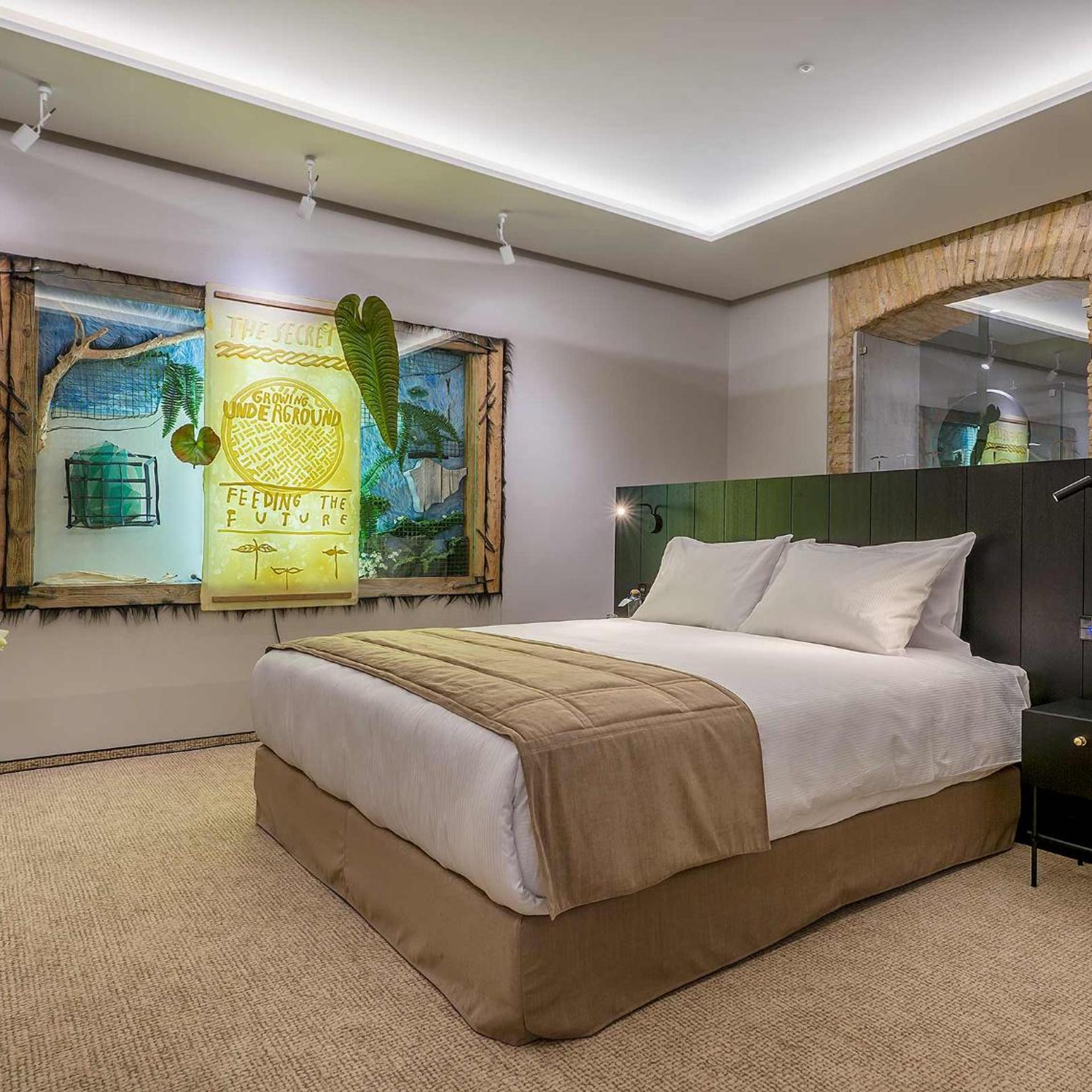 Art, Superior, King Bed