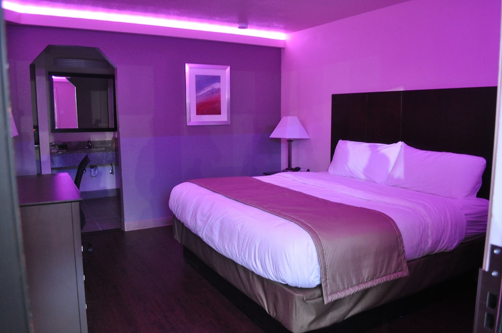 Trinity Suites Downtown Dallas 9/28