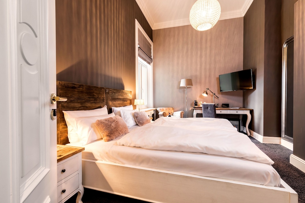 SUPERIOR, DOUBLE BED