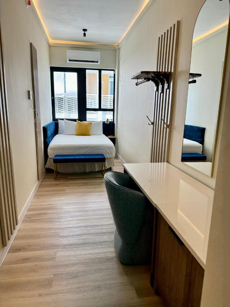 Studio, Queen Bed