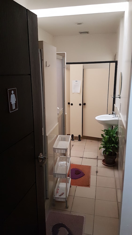 Crossroads Hostel Manila 45/46