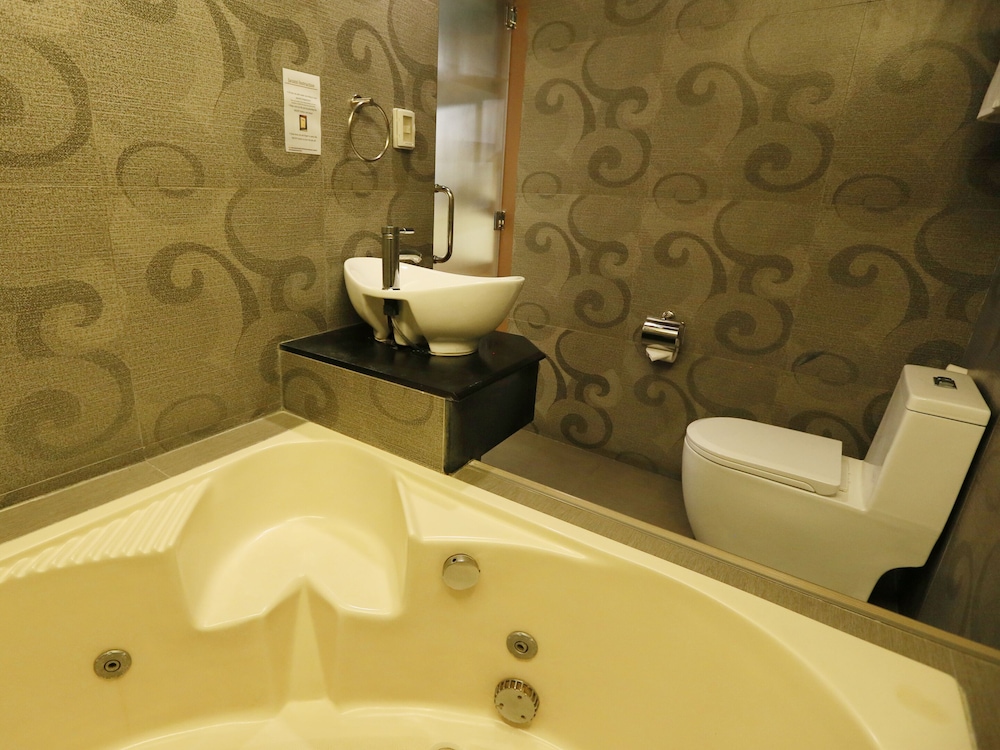 Hotel Ava Gil Puyat 50/56