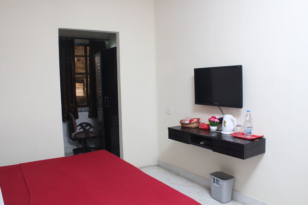 Hotel Nest International 11/18