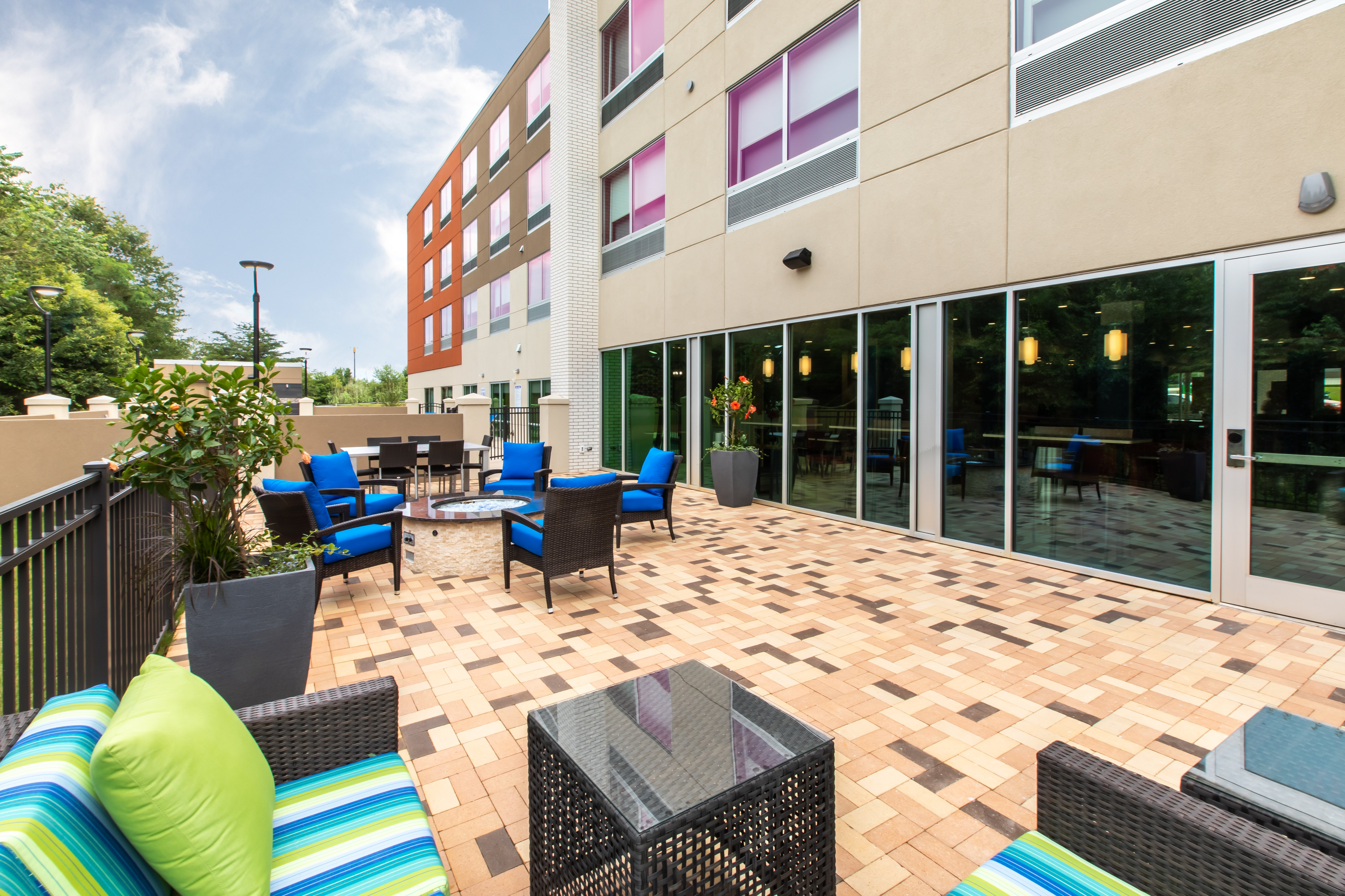 Holiday Inn Express Suites Greenville S Piedmont 65/81