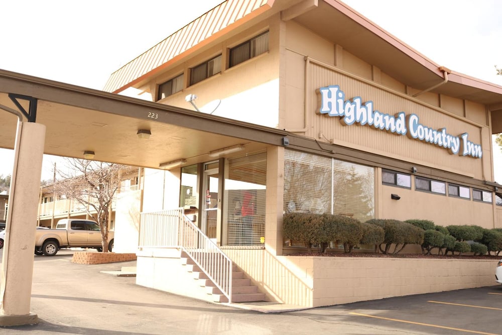 Highland Country Inn 51/55