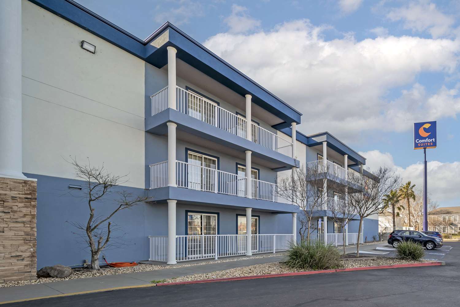 Comfort Suites Red Bluff near I-5 34/34