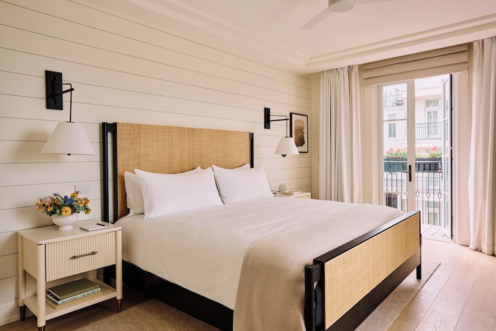 Suite, King Bed, Sofa, Terrace