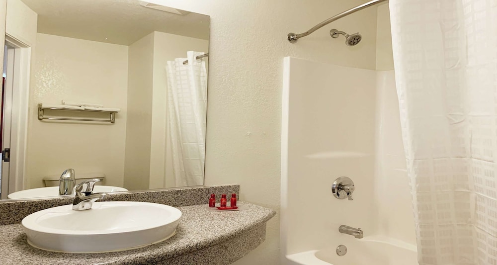 SureStay Plus Hotel by Best Western Niagara Falls East 8/17