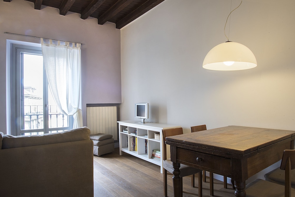 Easyhomes - Porta Venezia Oberdan 13/24