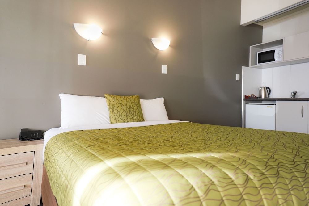 Airport Manor Inn 15/66