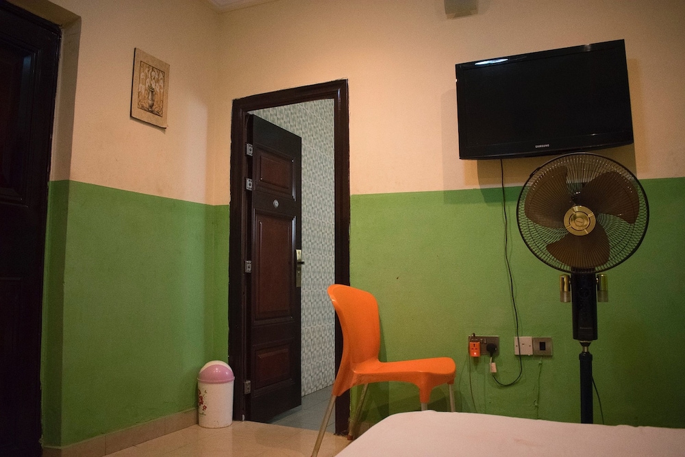 Taverna Guest House 14/30