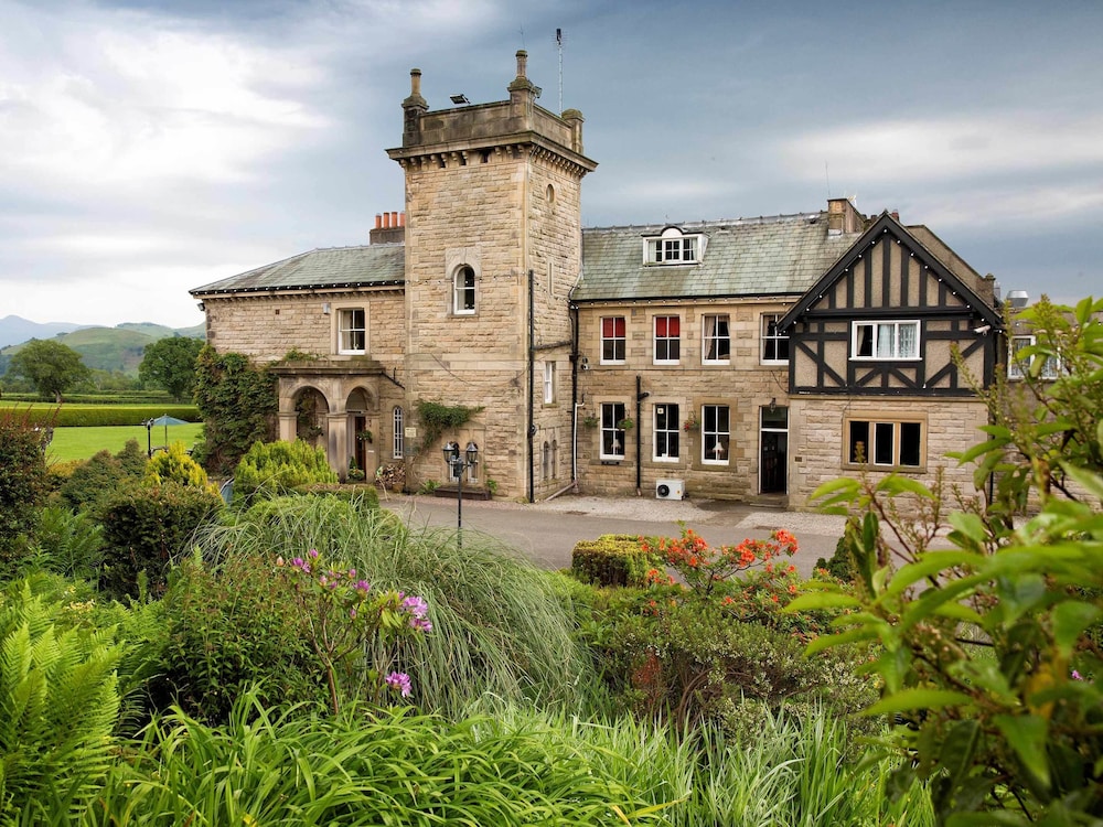 Hundith Hill Hotel 4/66