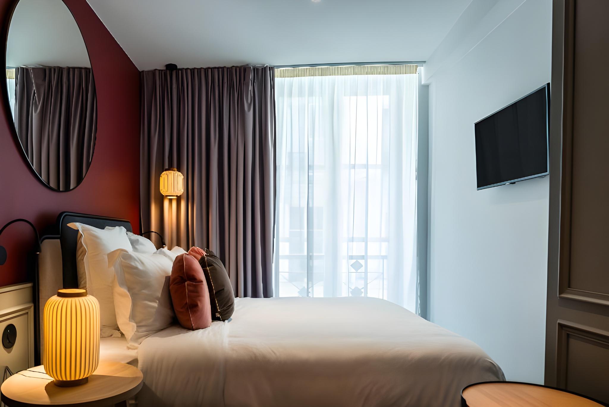 COZY, DOUBLE BED
