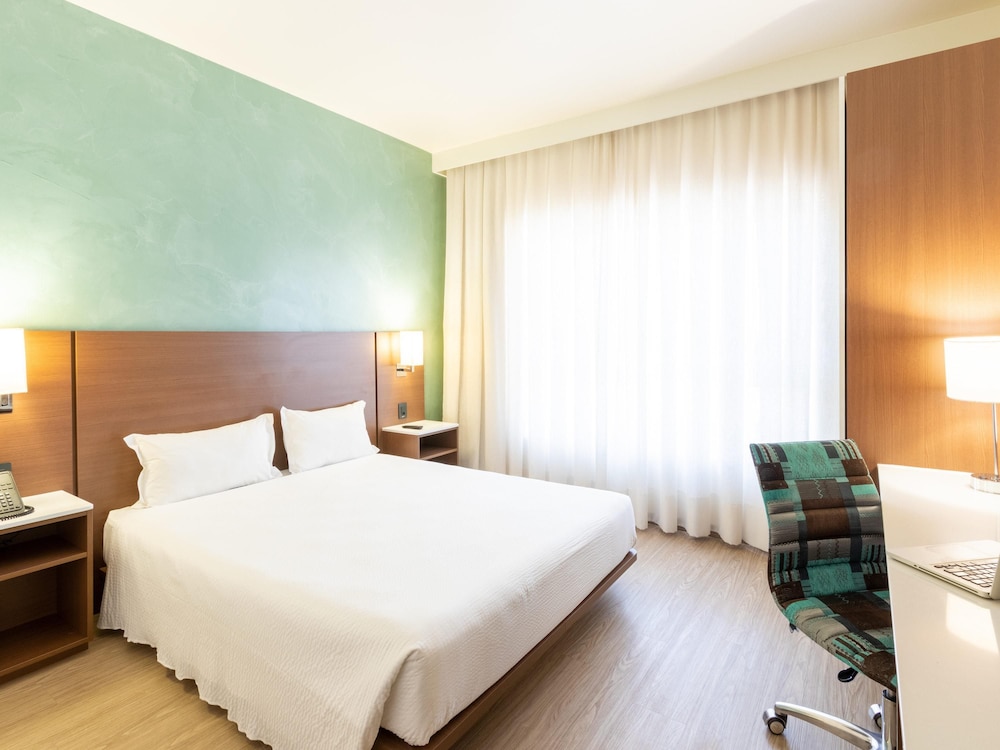 Ibis Styles Curitiba Airport Hotel 20/48