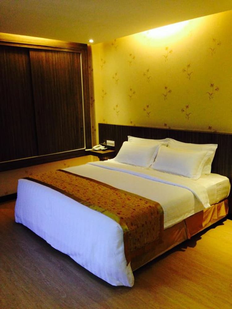 Mandarin Hotel 6/36
