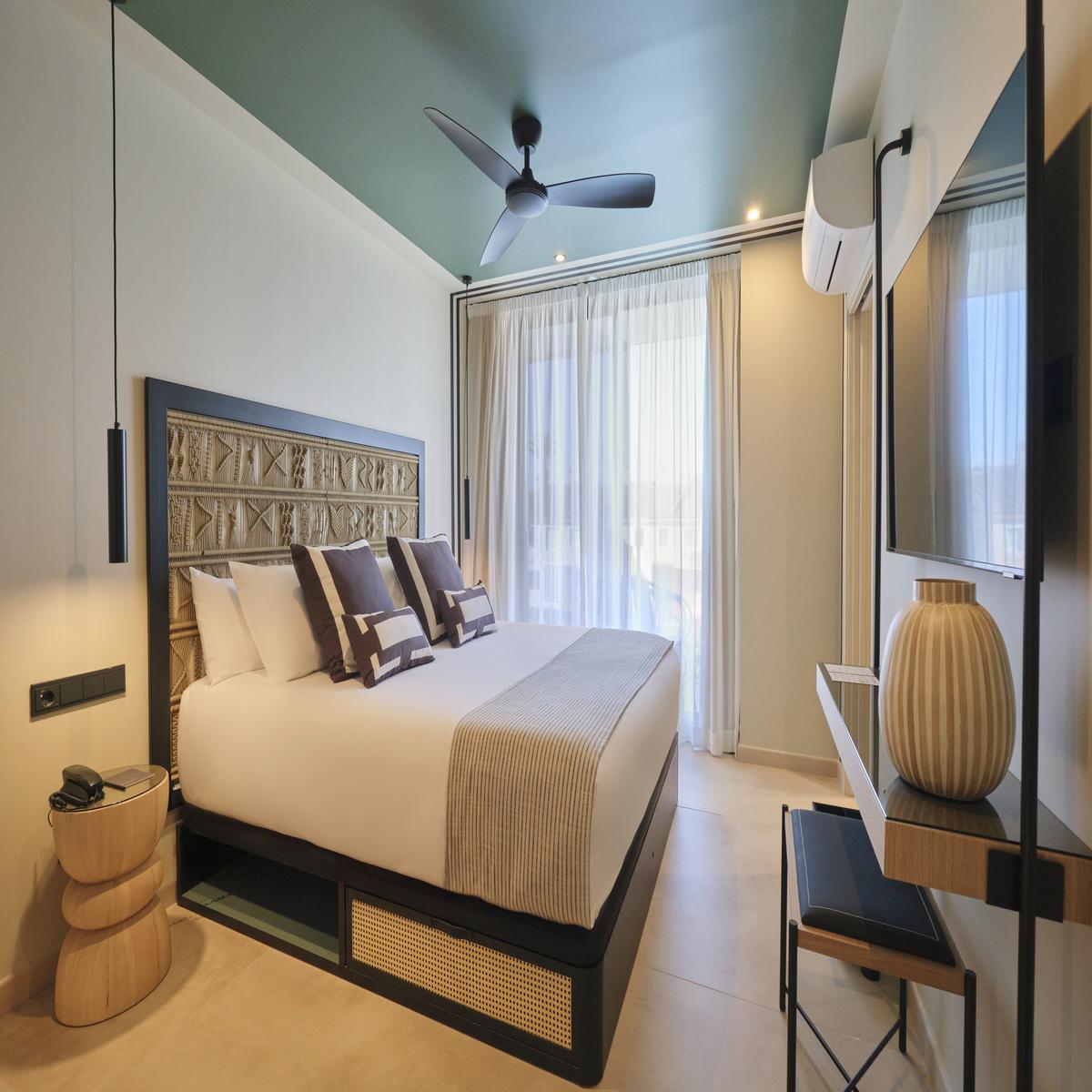 Superior, Single, Pool View, Balcony or Terrace