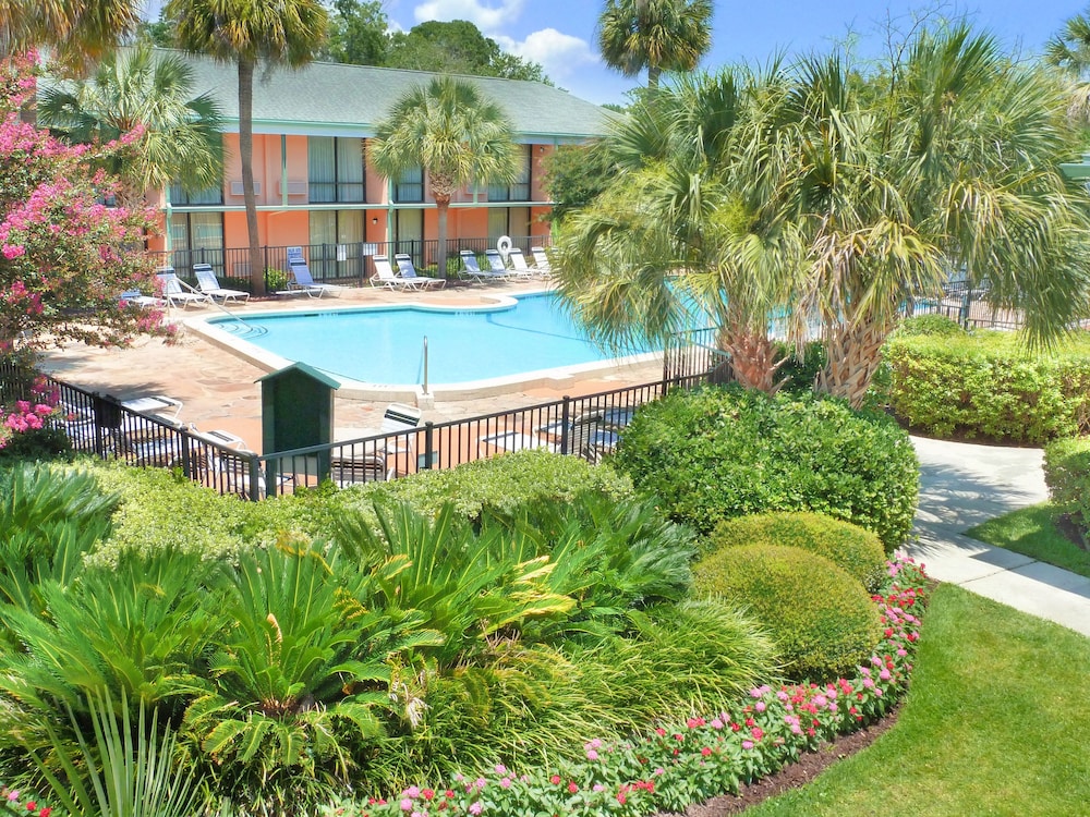 Best Western Charleston Inn 1/33