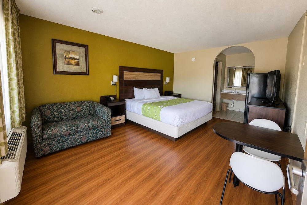 Stratford House Inn and Suites 22/51