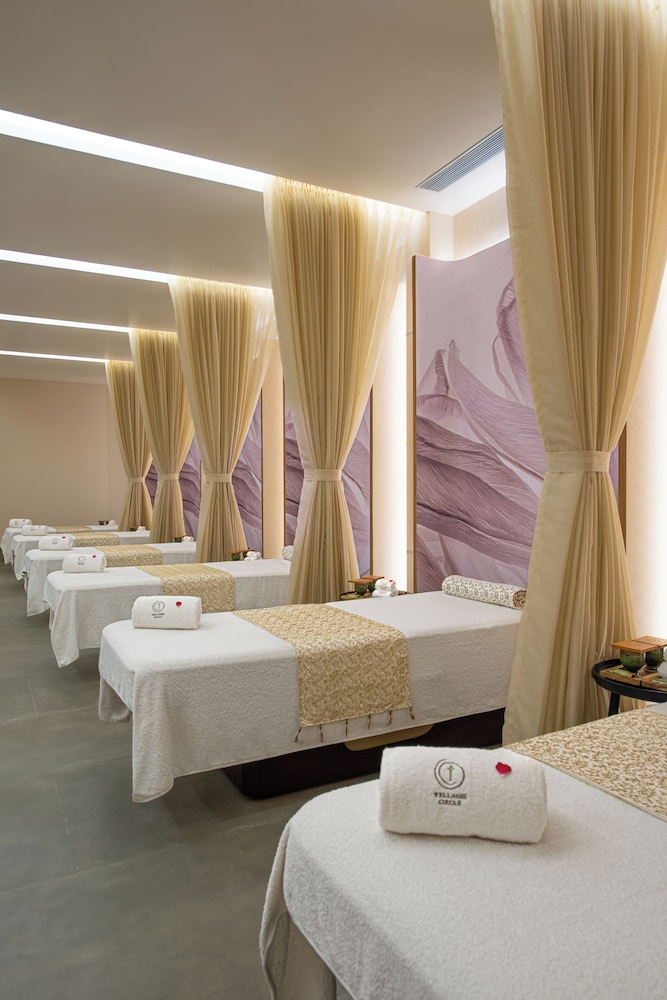 Taj Gandhinagar Resort and Spa 25/52